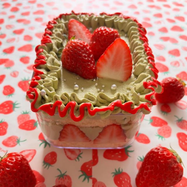 3月の#フレッシュロックコンテナdeスコップケーキ は
抹茶の新緑のグリーンと苺が可愛い苺と抹茶のフリルスコップ
ケーキです。

フレッシュロックコンテナ600mlで作りました。

見た目も味も春を感じられます🍓
次回作り方とレシピを動画でご紹介しますね👍

購入は
プロフィールのリンクツリーから各オンラインショップに
アクセスできます
👉@takeya_freshlok
———————————————
#takeya 
#フレッシュロック
#フレッシュロックコンテナ
#苺と抹茶のフリルスコップケーキ