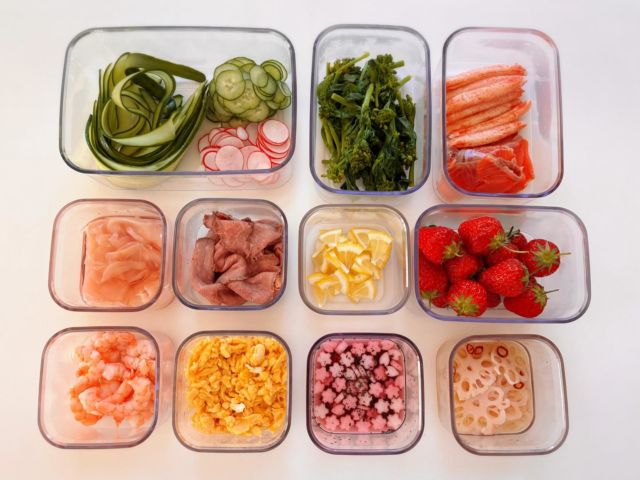 暖かくなり桜が綺麗ですね🌸
今週末にお花見に行く方も多いんじゃないでしょうか？

お花見に欠かせないお弁当は、前日から少しでも準備して
おくと当日バタバタせずに作ることが出来ますよ😊

フレッシュロックコンテナには手毬寿司にする食材を準備
しました👍
用途によって使い分け出来る8つのサイズバリエーションで
積み重ね可能なスタッキング仕様です。

次回は、実際にお弁当を作る動画です。
参考になればうれしいです♪

購入は
プロフィールのリンクツリーから各オンラインショップに
アクセスできます
👉@takeya_freshlok
———————————————
#takeya 
#フレッシュロック
#フレッシュロックコンテナ
#フレッシュロックコンテナde常備菜
#お花見弁当